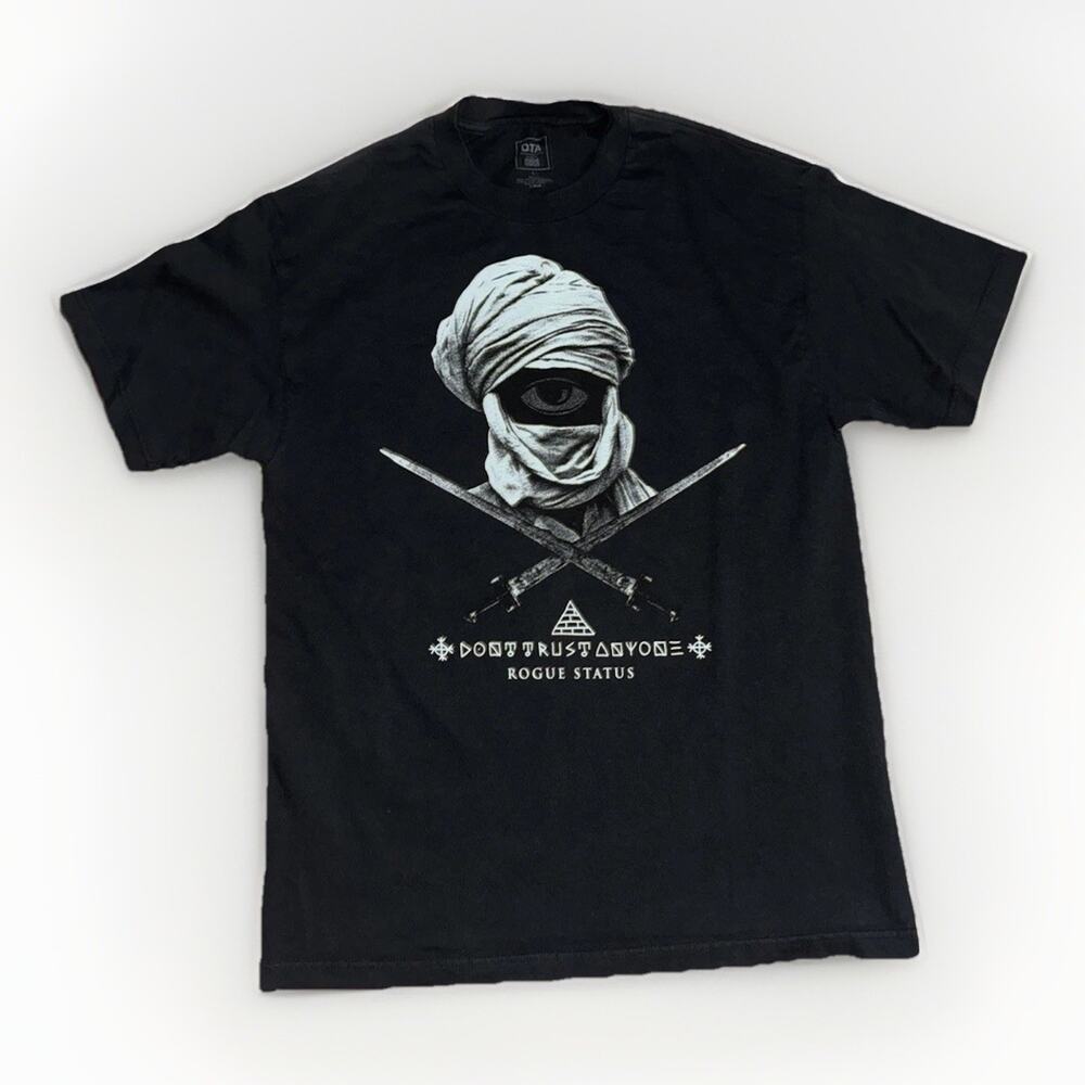 Rogue Status Graphic T-Shirt Men’s Large Black Skull Mask Swords Streetwear
